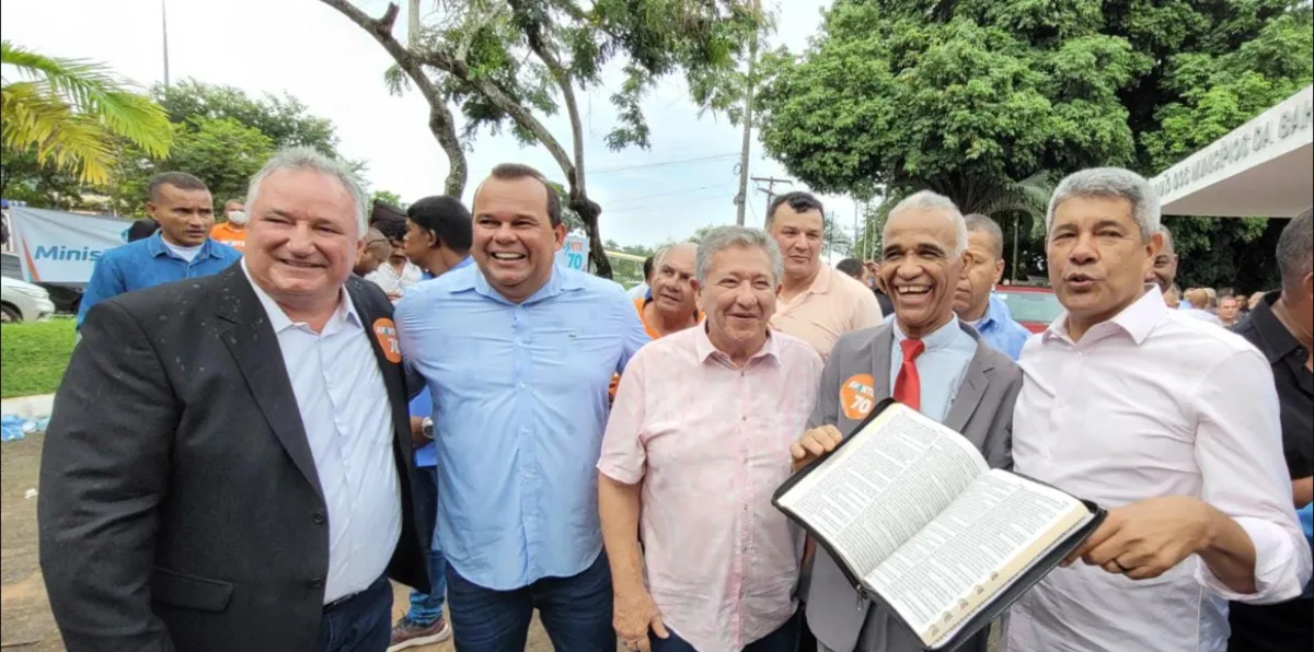 Da esquerda para direita, Ronaldo Carletto, Geraldo Júnior, Luiz Caetano, Sargento Isidório e Jerônimo Rodrigues