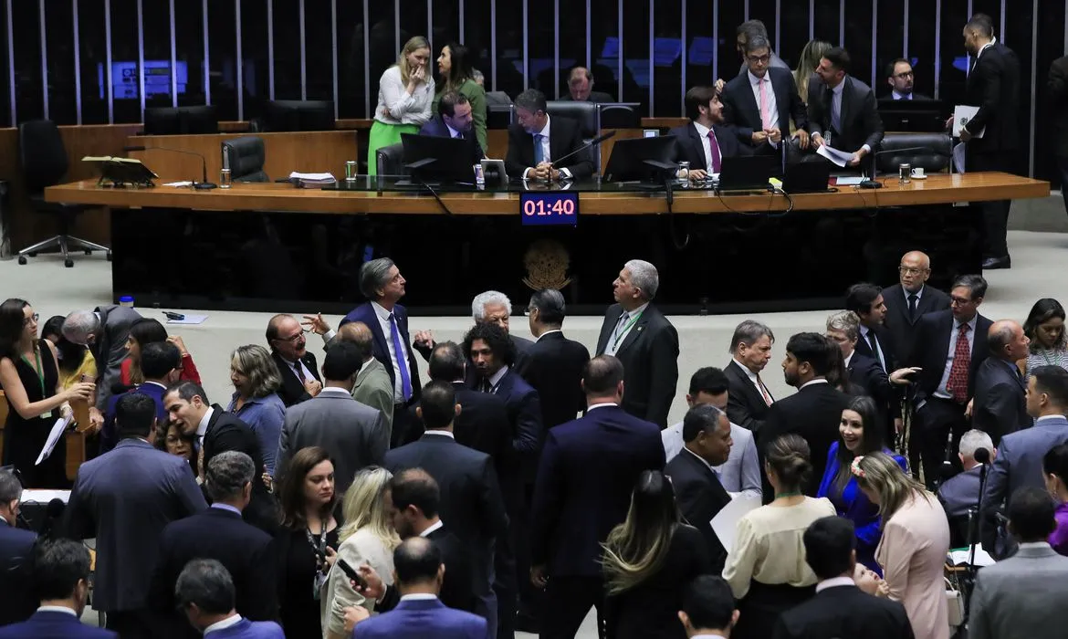 Imagem ilustrativa da imagem Sem justificativa, deputados faltaram 958 vezes este ano