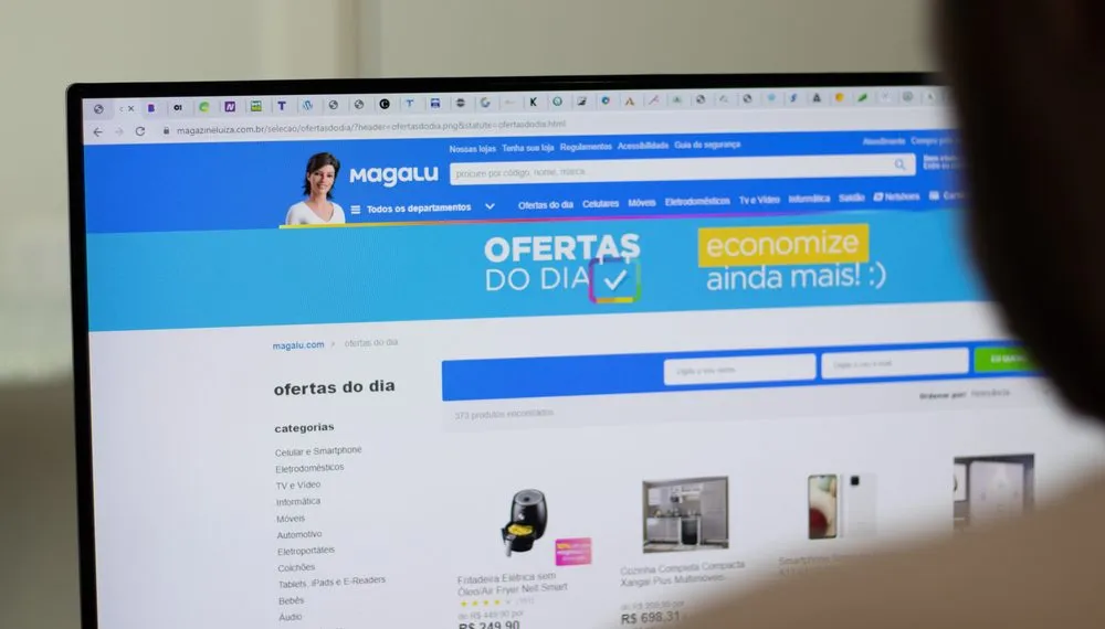 Medida solicita que as empresas removam os conteúdos, como anúncios similares de dióxido de cloro e associados