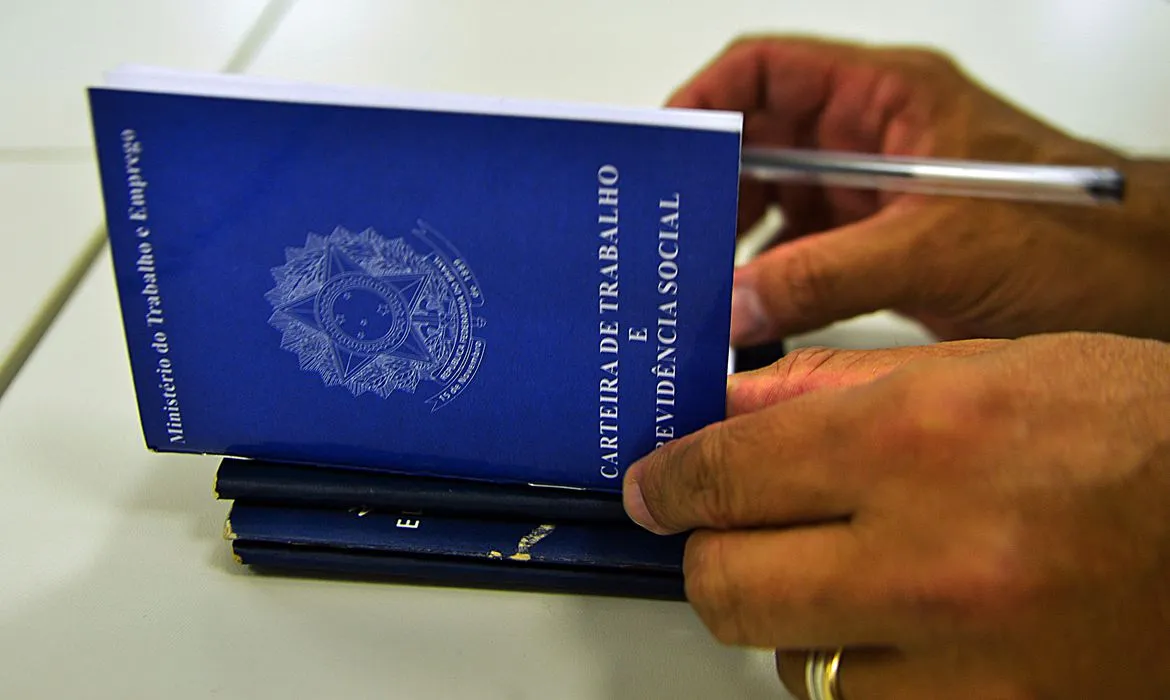 Há oportunidades também para pessoas com deficiência e estágio