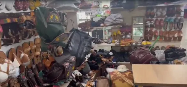 Loja ficou destruída após ação criminosa