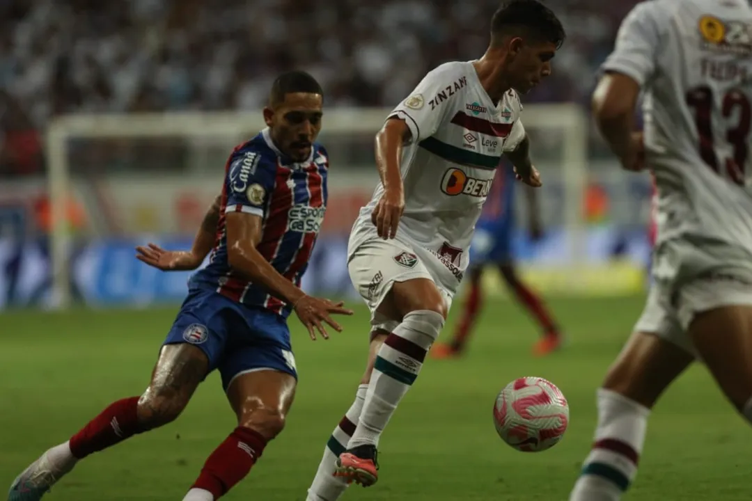 Gilberto em ação na partida contra o Fluminense