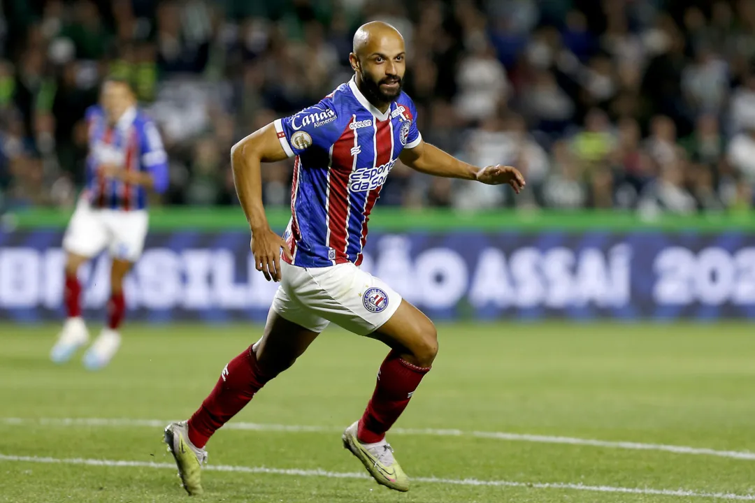 Thaciano  marcou o segundo gol Tricolor na goleada por 4 a 2 diante do Coritiba