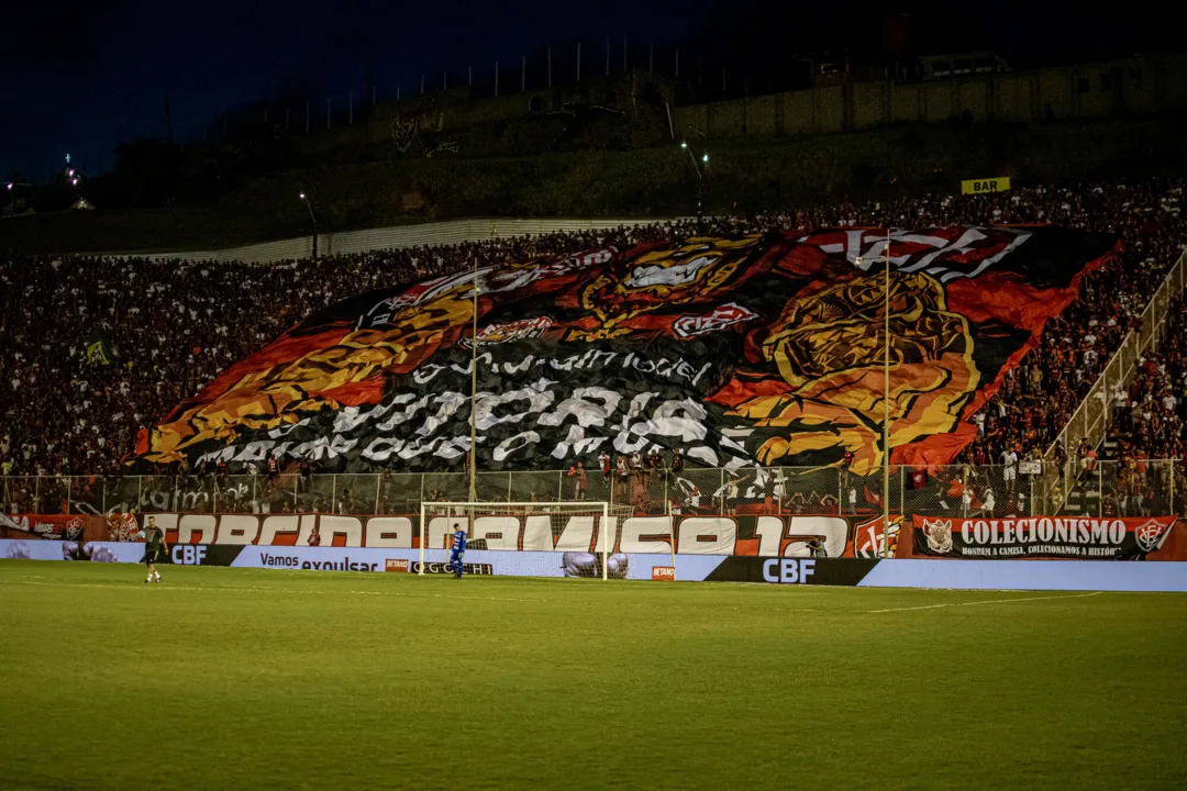 Torcida do Vitória durante confronto contra o Vila Nova