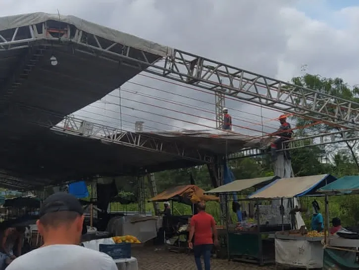 Toldos de proteção aos feirantes ocupam área de 1.600 metros quadrados