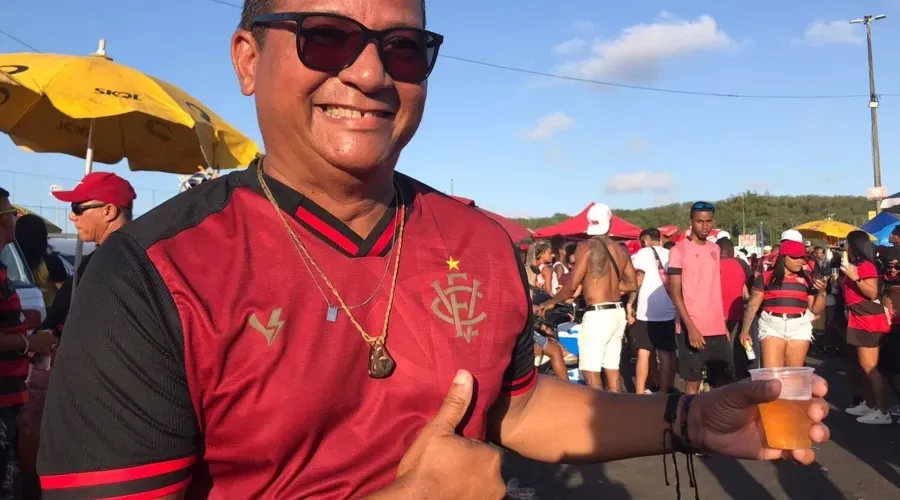 Torcedor do Leão, Julio Cesar se antecipou e já comprou camisa com a estrela de campeão