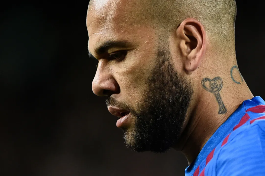 Dani Alves espera julgamento