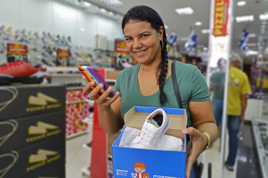 Na hora de comprar com Pix no comércio, Evaneide conta que espera por desconto