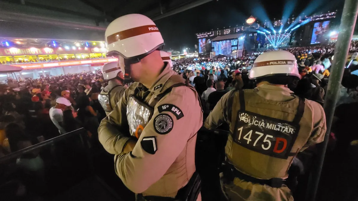 Estiverem presentes durante os festejos mais de 500 policiais militares