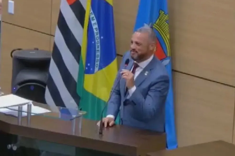 Vereador Fernando Peitola diz estar 'doidão' durante discurso na Câmara Municipal