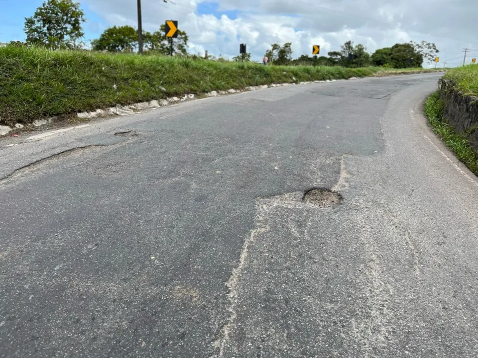 Além do Procon-Ba, a Polícia Rodoviária Federal (PRF) também constatou problemas na malha viária da BR 324