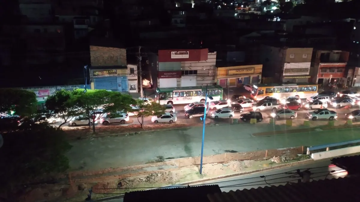 O congestionamento da Vasco tá refletindo na Garibaldi, Cardeal, Praça Lord Cocrane e Bonocô