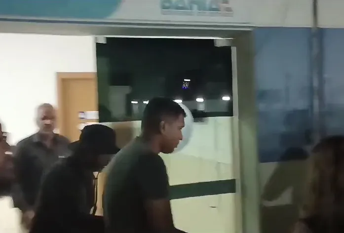 Victor Gabriel se entregou à polícia na noite desta terça-feira, 21