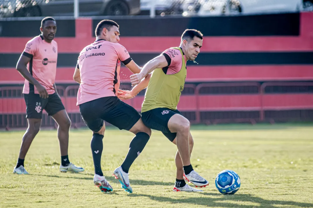 Vitória inicia semana se treino visando Guarani