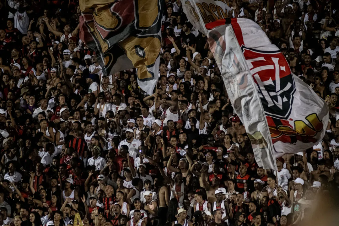 Torcida do Vitória na partida contra o Guarani