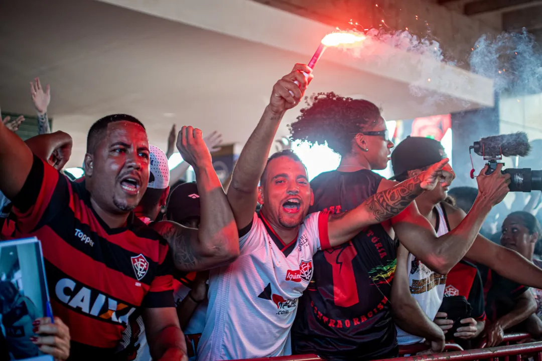 Torcedores do Vitória no aeronego