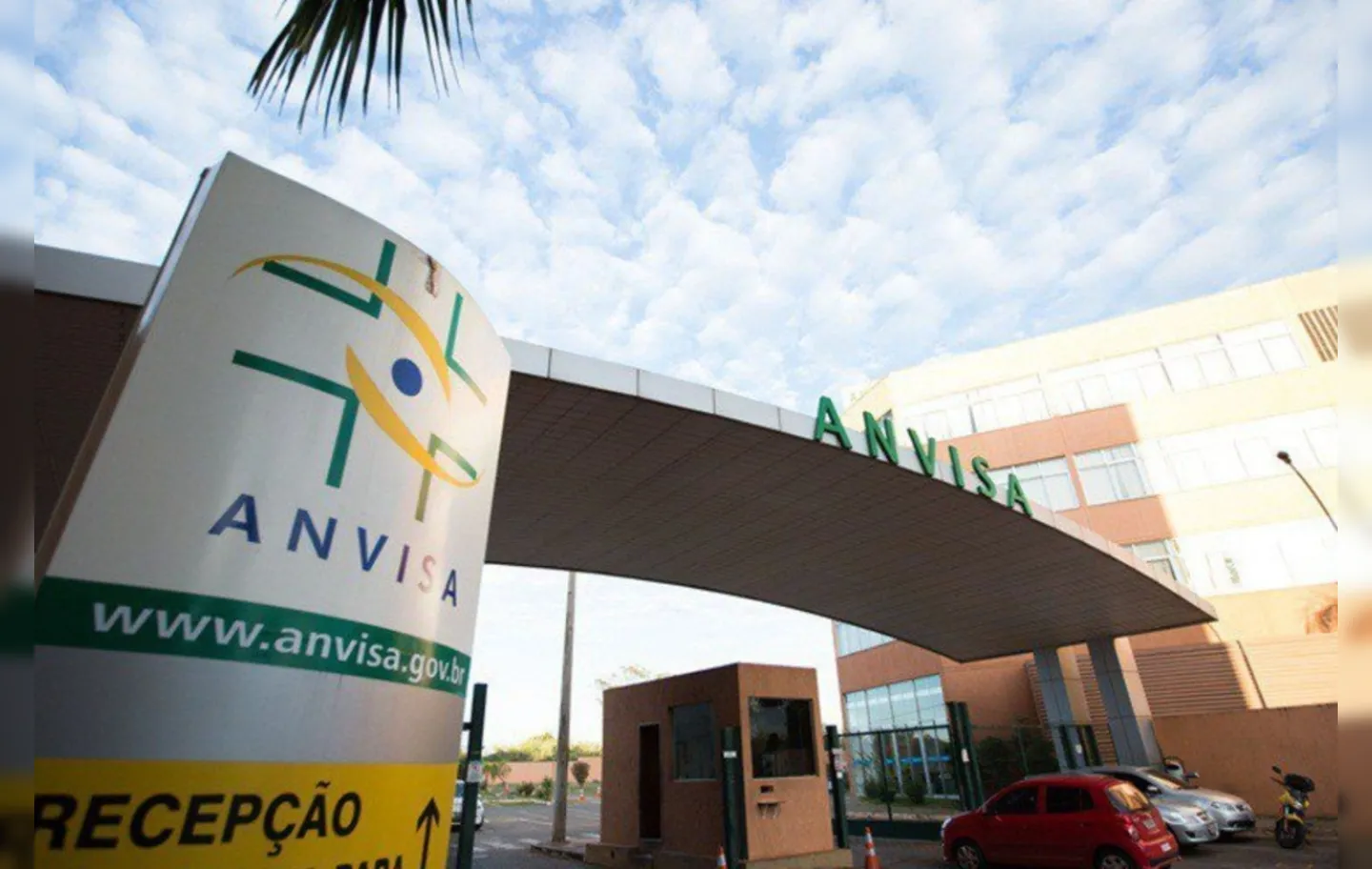 A Anvisa solicitou o recolhimento e suspensão de vendas, distribuição e uso do produto