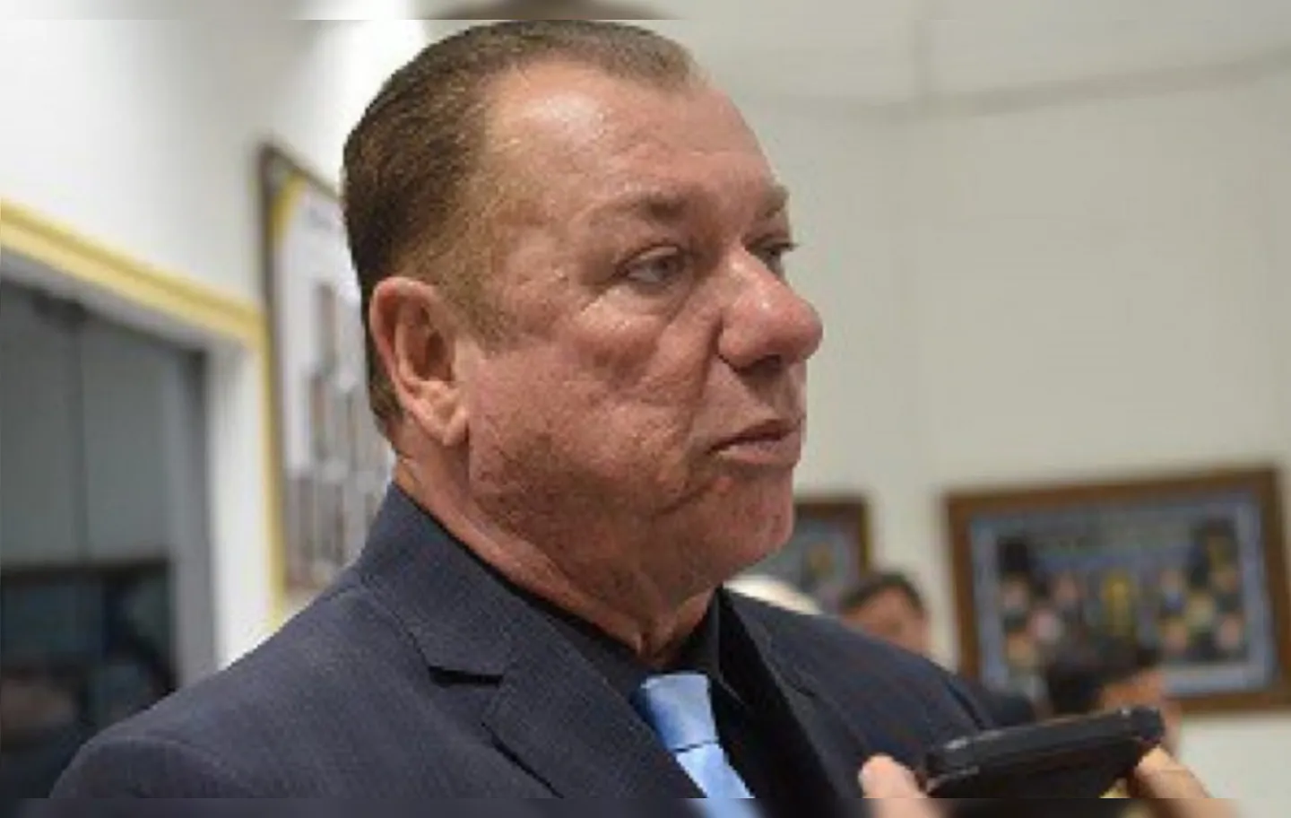 Ex-prefeito foi multado ainda em R$3 mil pela irregularidade