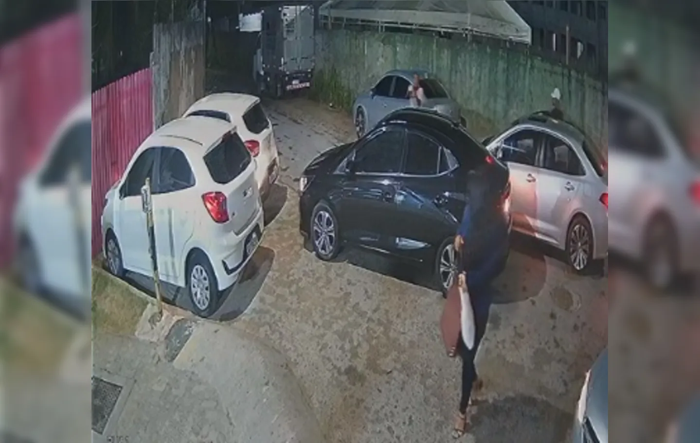 Imagem ilustrativa da imagem Vídeo: homem tenta assaltar viatura despadronizada e é baleado