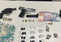 Armas, munições e drogas são encontradas com líder de facção
