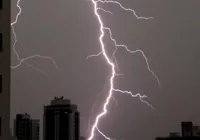 Idoso é atingido por raio na varanda de casa na Bahia e sobrevive