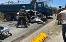 Imagem ilustrativa da imagem Acidente entre carro e caminhão deixa um morto e um ferido em Ipiaú