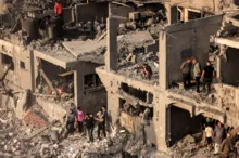 Imagem ilustrativa da imagem Bombardeios noturnos de Israel em Gaza deixam mais de 80 mortos