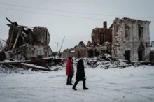 Imagem ilustrativa da imagem Bombas de fragmentação provocaram mais de 900 mortes na Ucrânia