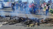 Imagem ilustrativa da imagem Estudantes da Uefs bloqueiam BR-116 durante protesto