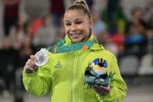 Imagem ilustrativa da imagem Flávia Saraiva conquista prata no individual geral da ginástica no Pan