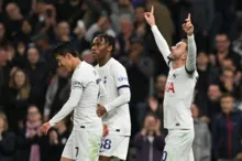 Imagem ilustrativa da imagem Líder Tottenham abre rodada protagonizada pelo derby de Manchester