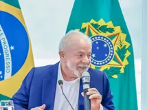 Imagem ilustrativa da imagem Lula diz que PIB em 2024 vai crescer 'pois feriados serão aos sábados"