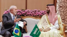 Imagem ilustrativa da imagem Lula se encontra com príncipe que deu jóias para Bolsonaro