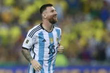 Imagem ilustrativa da imagem Messi critica pancadaria no Maracanã em vitória da Argentina