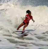 Imagem ilustrativa da imagem "Muito gratificante", comemora baiana campeã brasileira de surf