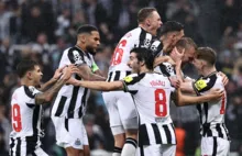 Imagem ilustrativa da imagem Newcastle goleia PSG e Barcelona vence Porto; Confira rodada completa
