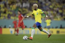 Imagem ilustrativa da imagem Neymar recebe alta após passar por cirurgia no joelho esquerdo