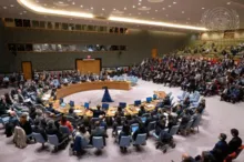 Imagem ilustrativa da imagem ONU aprova resolução que pede liberação de civis e trégua humanitária