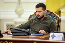 Imagem ilustrativa da imagem Presidente da Ucrânia destitui ministro da Defesa