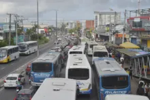 Imagem ilustrativa da imagem Rodoviários protestam e travam trânsito em Lauro de Freitas