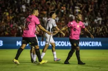 Imagem ilustrativa da imagem Sport tropeça em casa e Vitória segue líder da Série B com folga