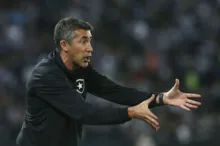 Imagem ilustrativa da imagem Técnico do Botafogo põe cargo à disposição após derrota para Flamengo