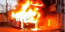 Imagem ilustrativa da imagem Transporte permanece suspenso após ônibus ser incendiado em Salvador