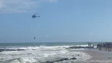 Imagem ilustrativa da imagem Video: homem fica à deriva em Itapuã e é esgatado pelo Graer