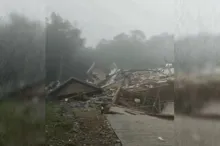 Imagem ilustrativa da imagem Vídeo mostra desabamento de prédio por causa das chuvas