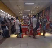 Imagem ilustrativa da imagem Vídeo mostra fila para troca de ingressos em campanha de arrecadação