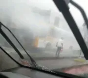 Imagem ilustrativa da imagem Vídeo: ônibus pega fogo na Avenida Suburbana, em Salvador