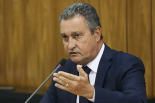 Imagem ilustrativa da imagem Rui Costa defende câmeras em fardamento policial e em viaturas da PM