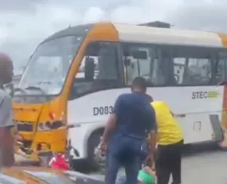 Bandidos são baleados e batem em ônibus após assalto em Salvador
