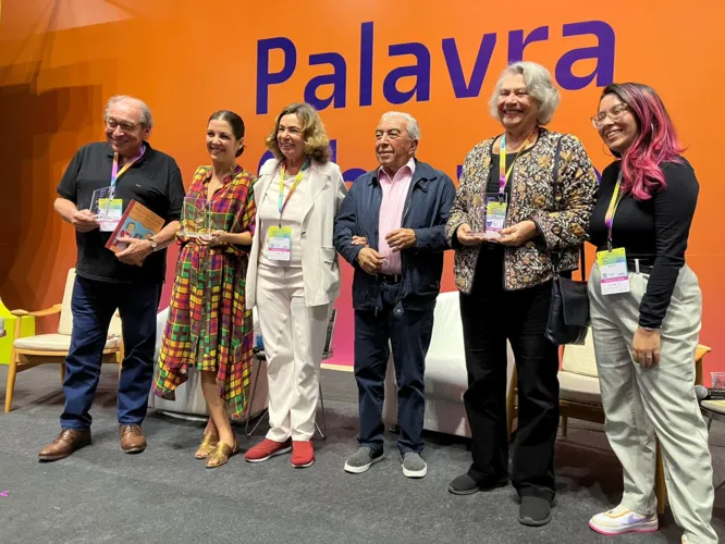 Ruy Castro, Thalita Rebouças, Rosa Maria Araújo, Maurício de Sousa, Ana Maria Machado e Clara Alves se encontraram em painel